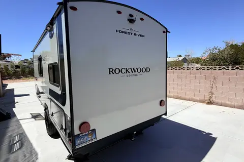 Lightweight & Easy-Tow Family Bunkhouse Sleeps 5-6