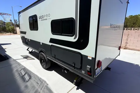 Lightweight & Easy-Tow Family Bunkhouse Sleeps 5-6