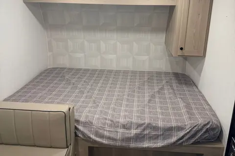 Lightweight & Easy-Tow Family Bunkhouse Sleeps 5-6