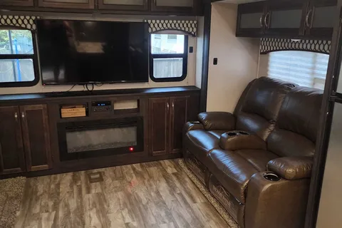 2019 Shasta Bunkhouse w/ fireplace