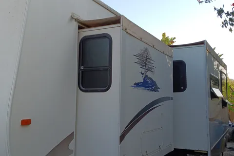 matthew's SunnyBrook Brookside Fifth Wheel