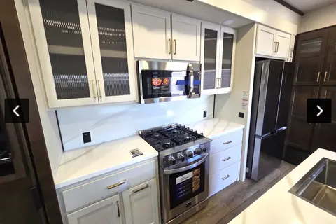 William 's Forest River Cedar Creek 361 RL CHAMPAGNE, EDITION Fifth Wheel