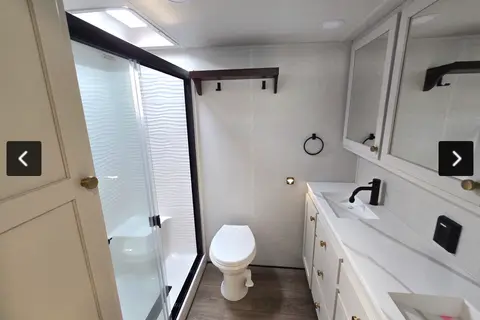 William 's Forest River Cedar Creek 361 RL CHAMPAGNE, EDITION Fifth Wheel