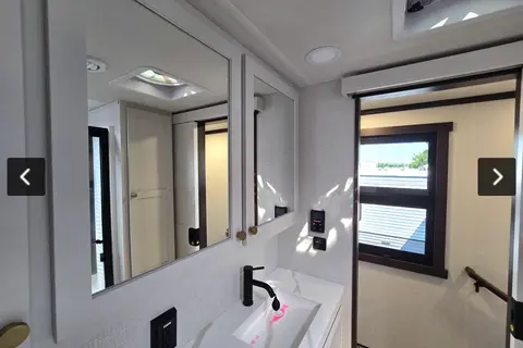 William 's Forest River Cedar Creek 361 RL CHAMPAGNE, EDITION Fifth Wheel