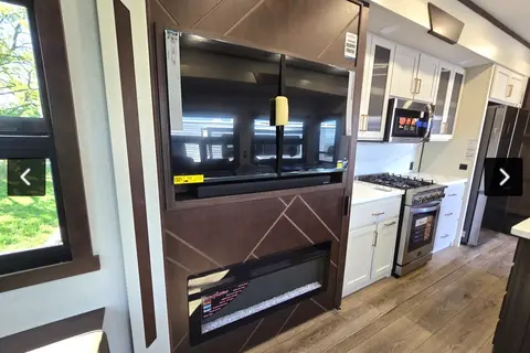 William 's Forest River Cedar Creek 361 RL CHAMPAGNE, EDITION Fifth Wheel