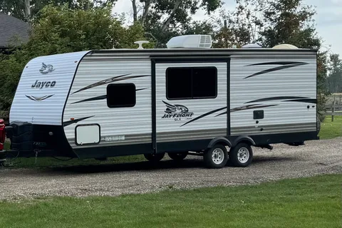 Clinton 's Jayco Jayflight Travel Trailer
