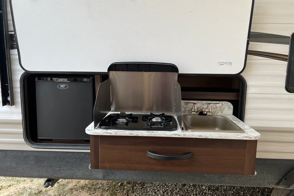 Clinton 's Jayco Jayflight Travel Trailer