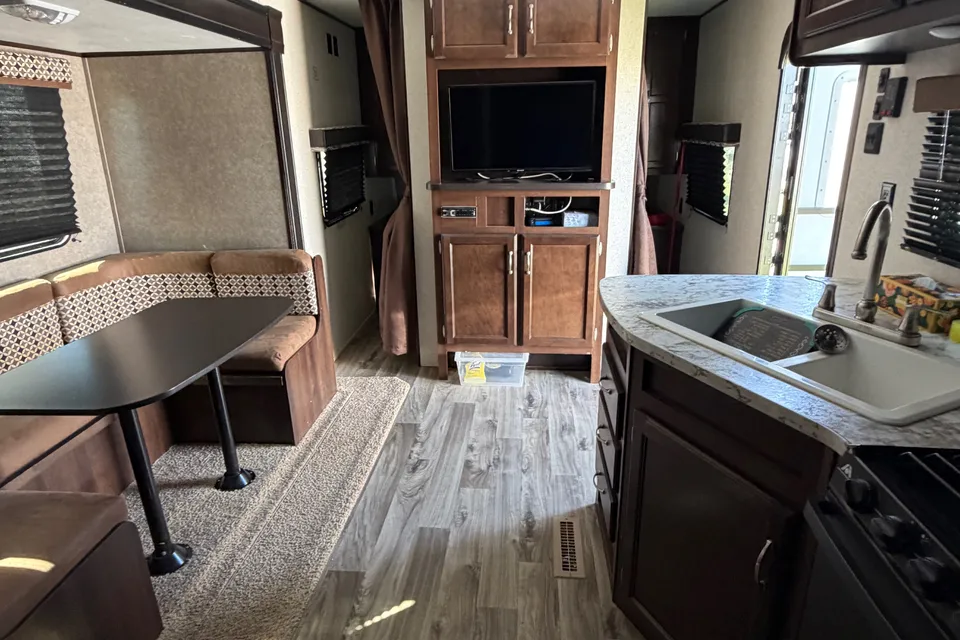 Clinton 's Jayco Jayflight Travel Trailer
