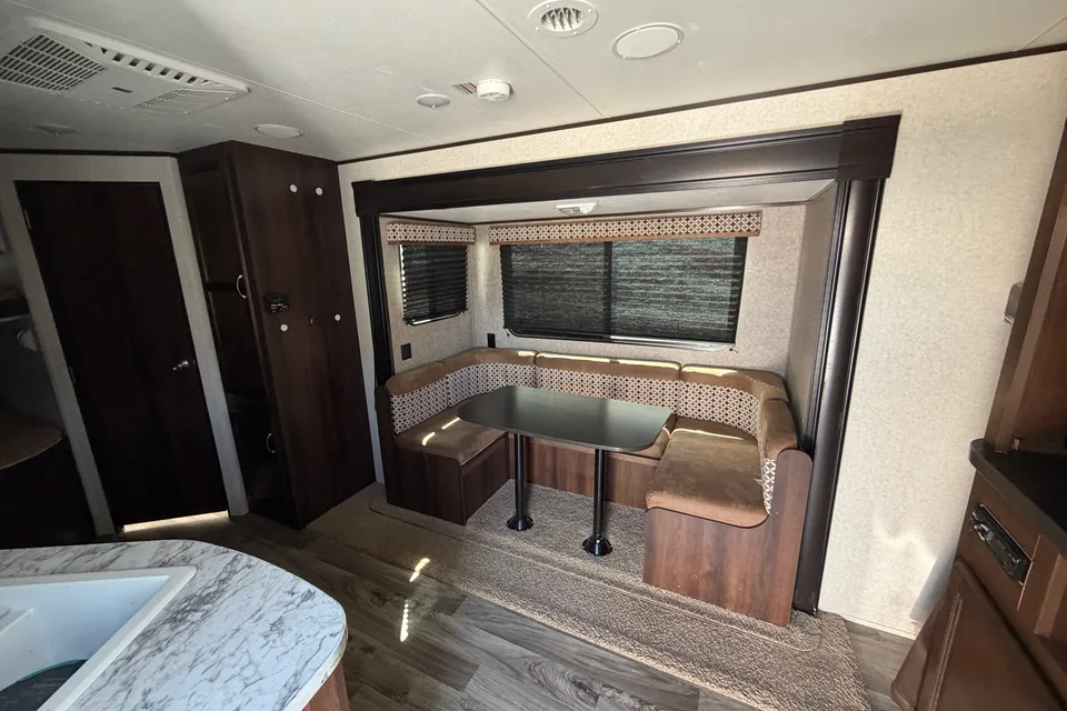 Clinton 's Jayco Jayflight Travel Trailer