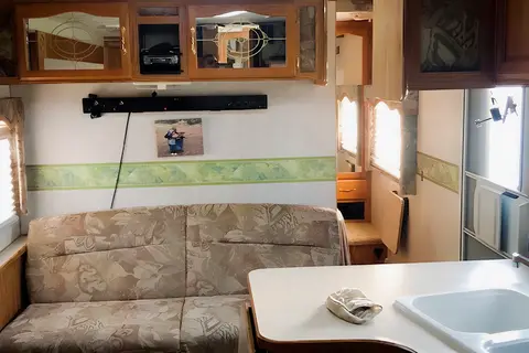 carlos's Komfort 25ft Travel Trailer