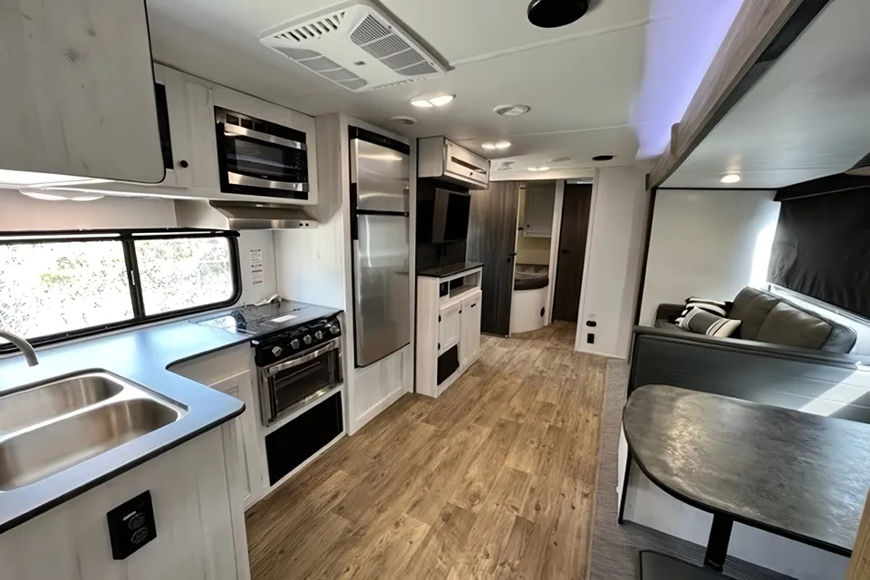 Fantastic Floorplan with 2 Bathrooms!