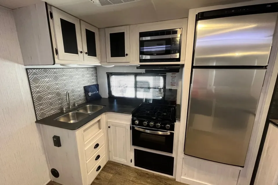 Fantastic Floorplan with 2 Bathrooms!