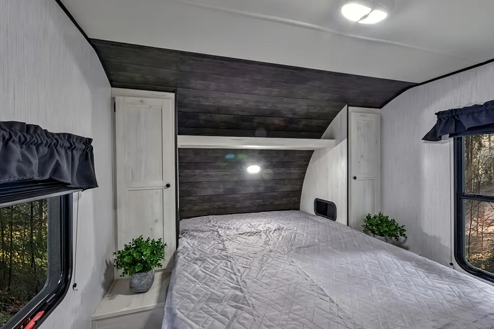 Fantastic Floorplan with 2 Bathrooms!