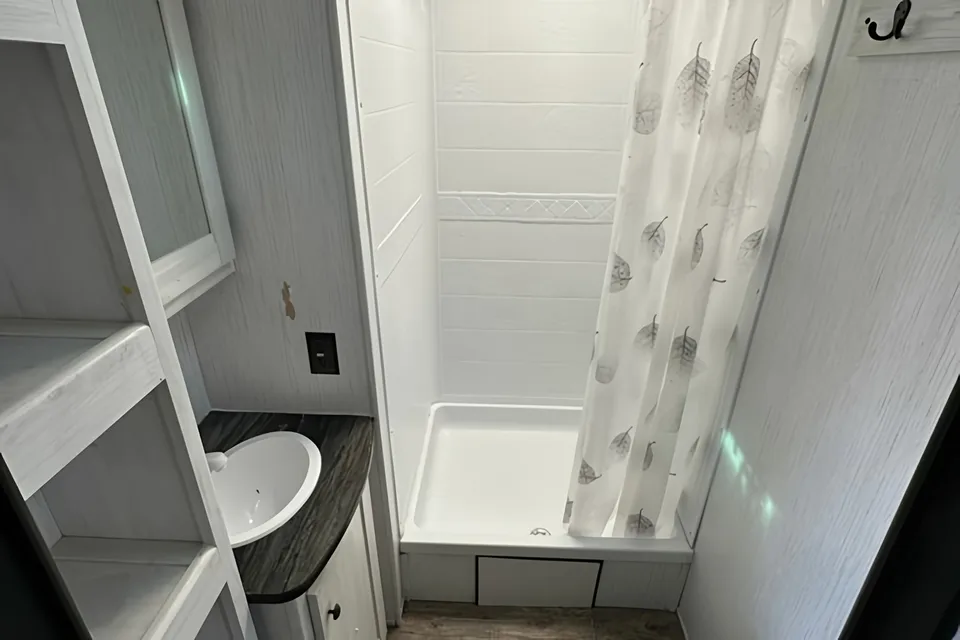 Fantastic Floorplan with 2 Bathrooms!