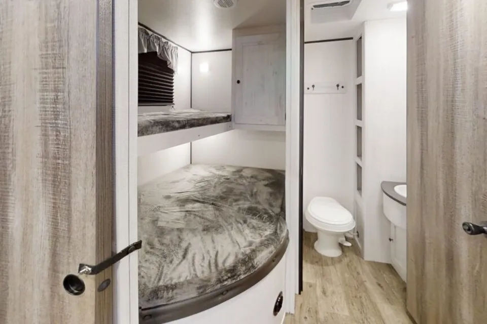 Fantastic Floorplan with 2 Bathrooms!