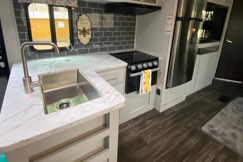 Nomadic Nature Rentals w luxury amenities (OG)