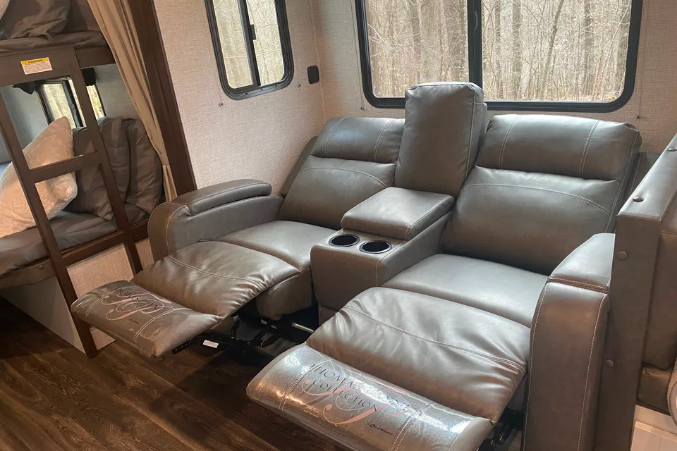Nomadic Nature Rentals w luxury amenities (OG)