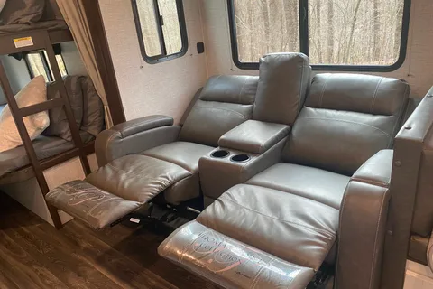 Nomadic Nature Rentals w luxury amenities (OG)