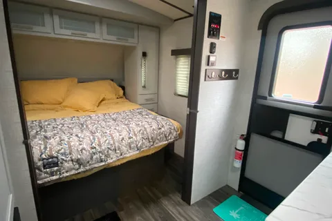 Nomadic Nature Rentals w luxury amenities (OG)