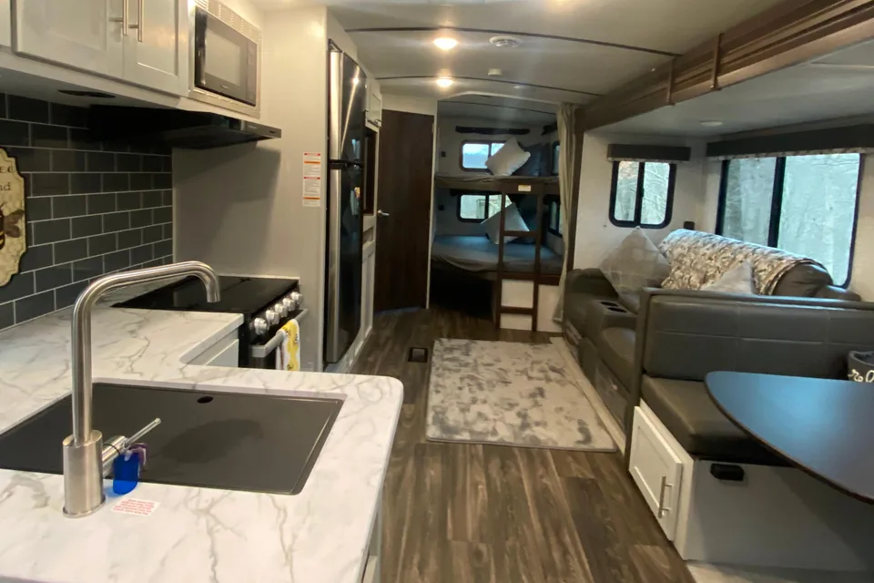 Nomadic Nature Rentals w luxury amenities (OG)