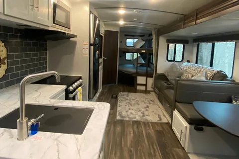 Nomadic Nature Rentals w luxury amenities (OG)
