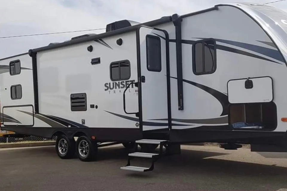 Crossroads Sunset 289 QB Travel Trailer