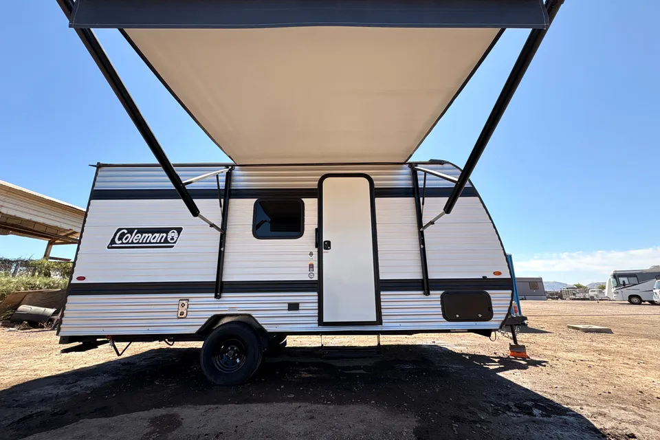 Cozy 2025 Coleman Lantern LT – Perfect Family Getaway