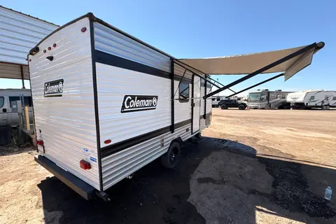 Cozy 2025 Coleman Lantern LT – Perfect Family Getaway