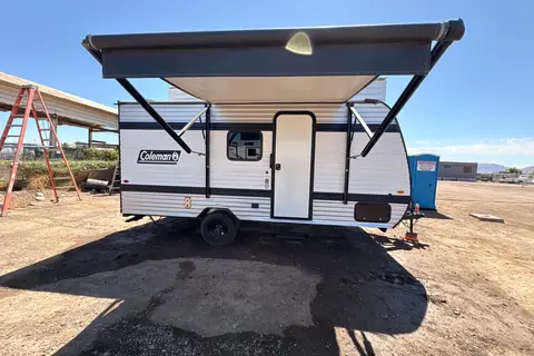 Cozy 2025 Coleman Lantern LT – Perfect Family Getaway
