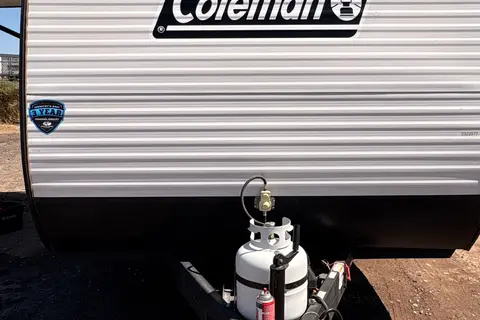 Cozy 2025 Coleman Lantern LT – Perfect Family Getaway
