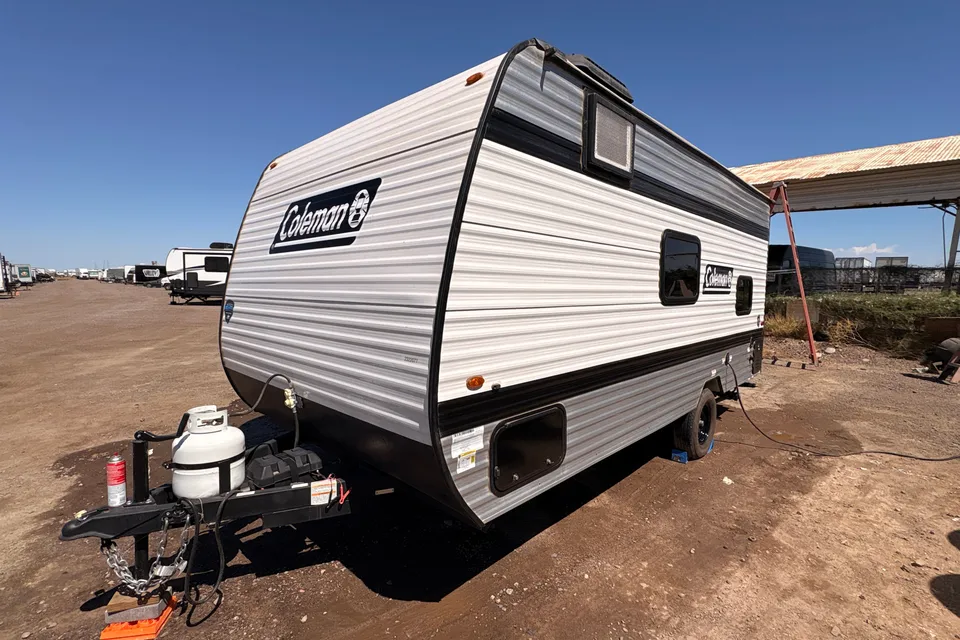 Cozy 2025 Coleman Lantern LT – Perfect Family Getaway