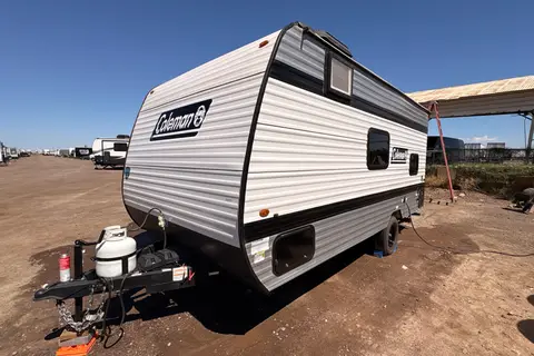 Cozy 2025 Coleman Lantern LT – Perfect Family Getaway
