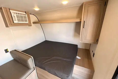 Cozy 2025 Coleman Lantern LT – Perfect Family Getaway