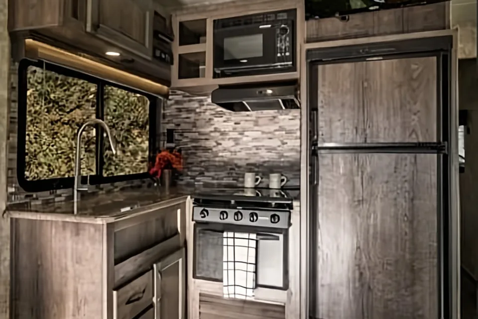 [17] Stress Free RV - Toy Hauler Eclipse Attitude 27SA