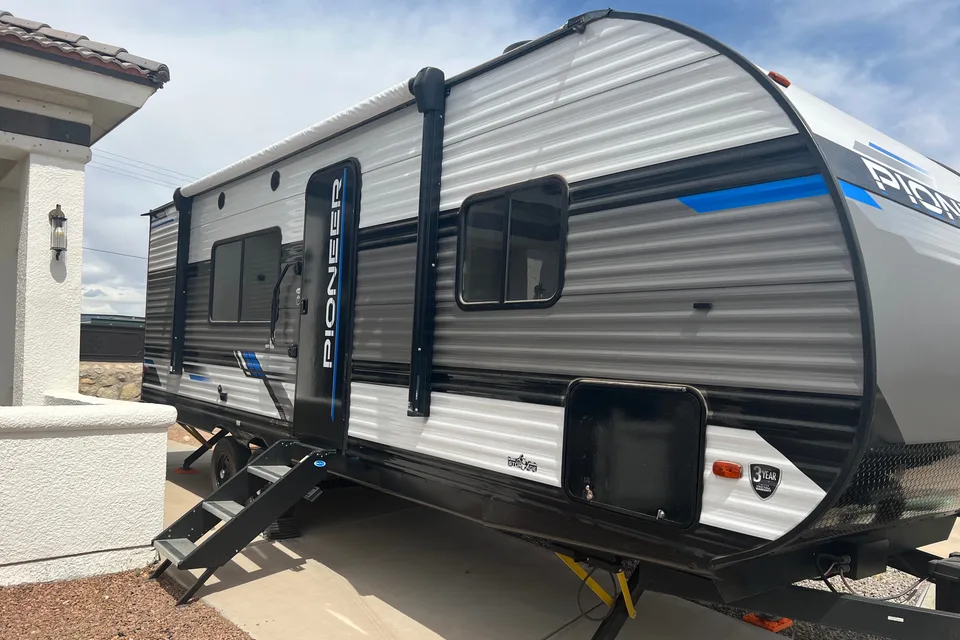 Adrian's Heartland Pioneer BH250 Travel Trailer