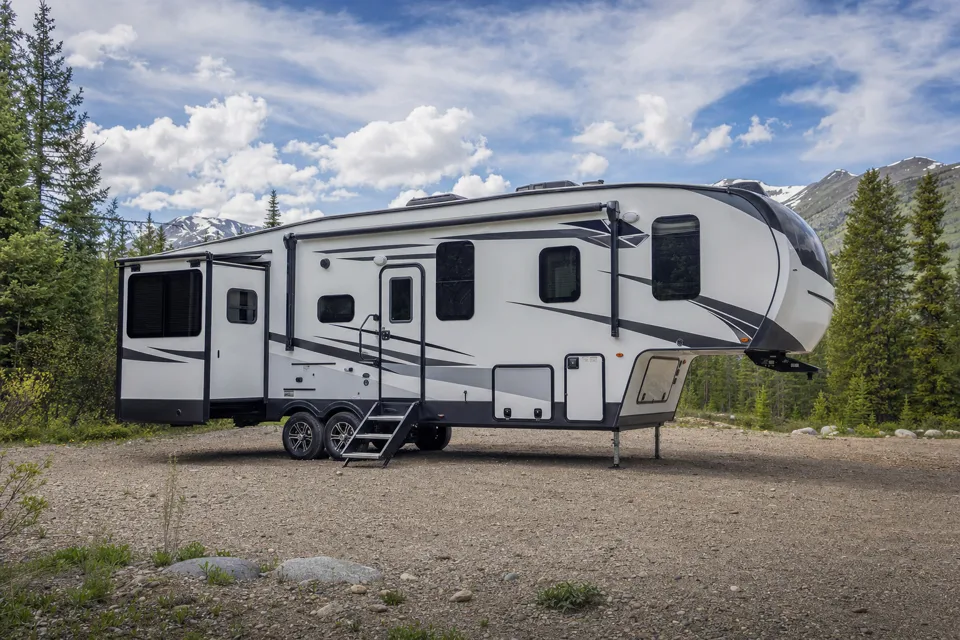 Molly’s Forest River Rockwood Ultra Lite FW 2442BS Fifth Wheel