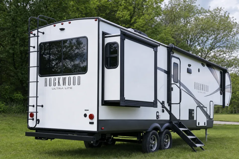 Molly’s Forest River Rockwood Ultra Lite FW 2442BS Fifth Wheel