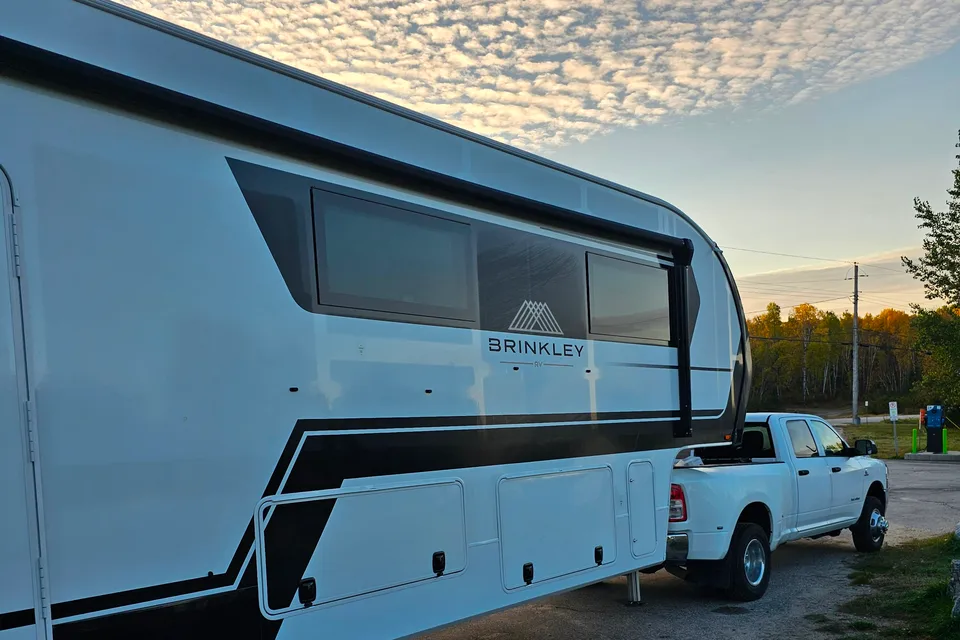 Brinkley Z 3610 2024 | Selette à Louer/Fifth Wheel for Rent| Rabais Longs Séjours/Long Stay Rebate