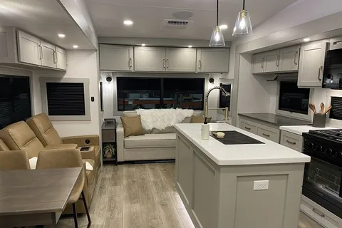 Brinkley Z 3610 2024 | Selette à Louer/Fifth Wheel for Rent| Rabais Longs Séjours/Long Stay Rebate