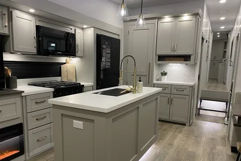 Brinkley Z 3610 2024 | Selette à Louer/Fifth Wheel for Rent| Rabais Longs Séjours/Long Stay Rebate
