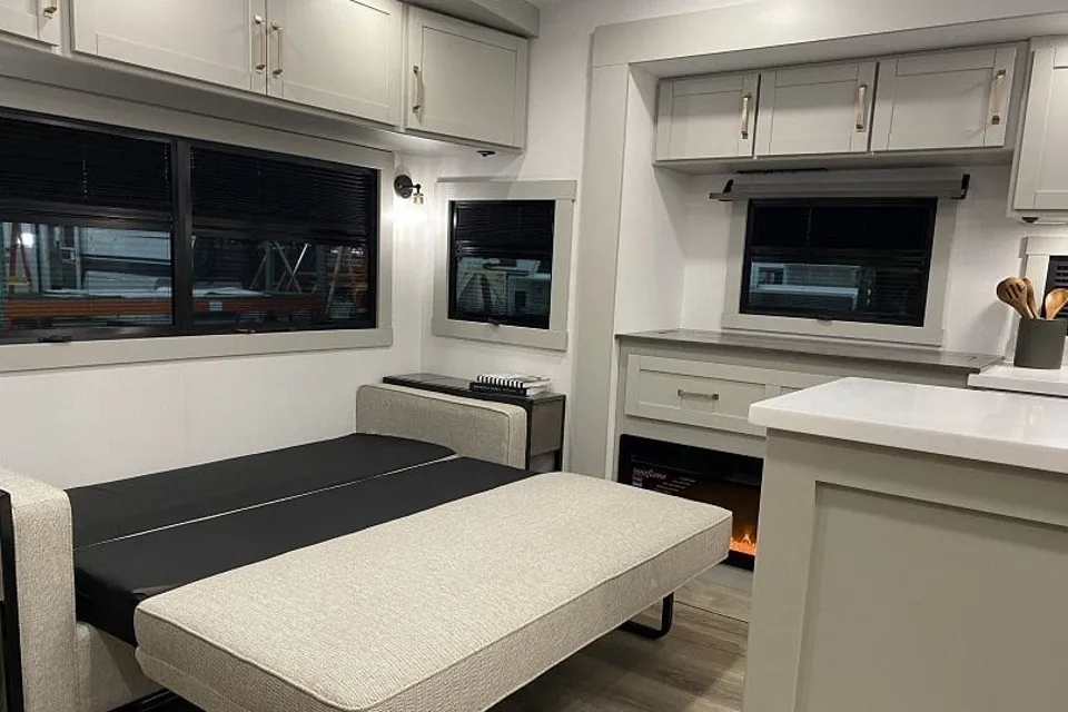 Brinkley Z 3610 2024 | Selette à Louer/Fifth Wheel for Rent| Rabais Longs Séjours/Long Stay Rebate