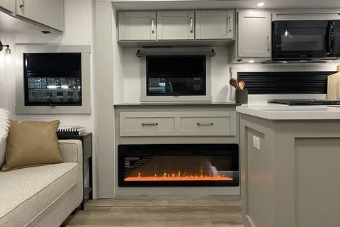 Brinkley Z 3610 2024 | Selette à Louer/Fifth Wheel for Rent| Rabais Longs Séjours/Long Stay Rebate