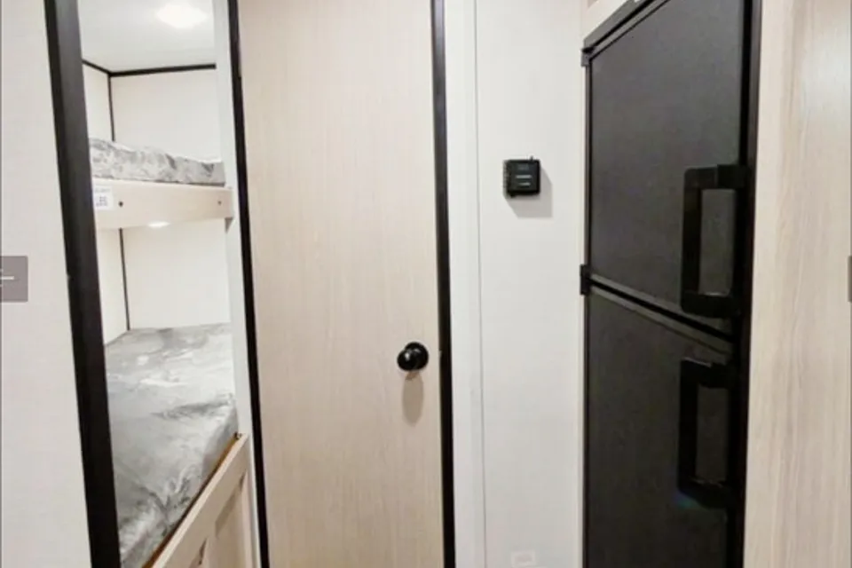 Family Traveler - Coachmen Apex Nano 194 BHS Travel Trailer
