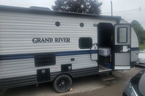 ♡♡Rolling Retreat♡♡  Grand River 19BH Travel Trailer**
