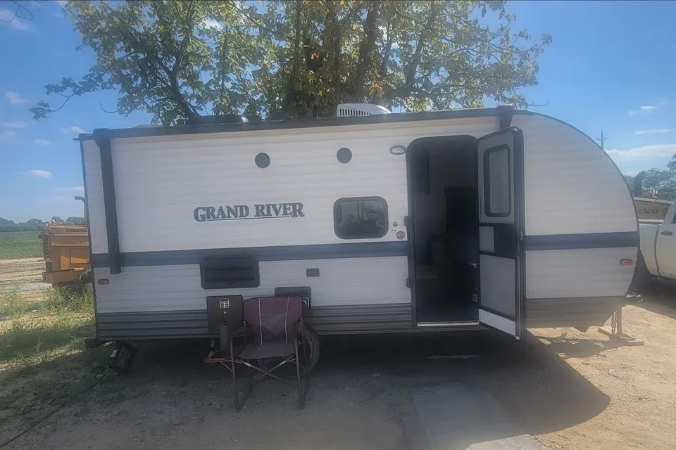 Jeffrey's Grand River 19BH Travel Trailer