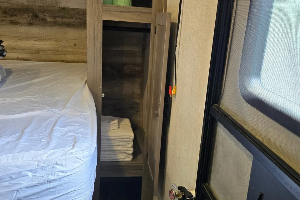 Jeffrey's Grand River 19BH Travel Trailer