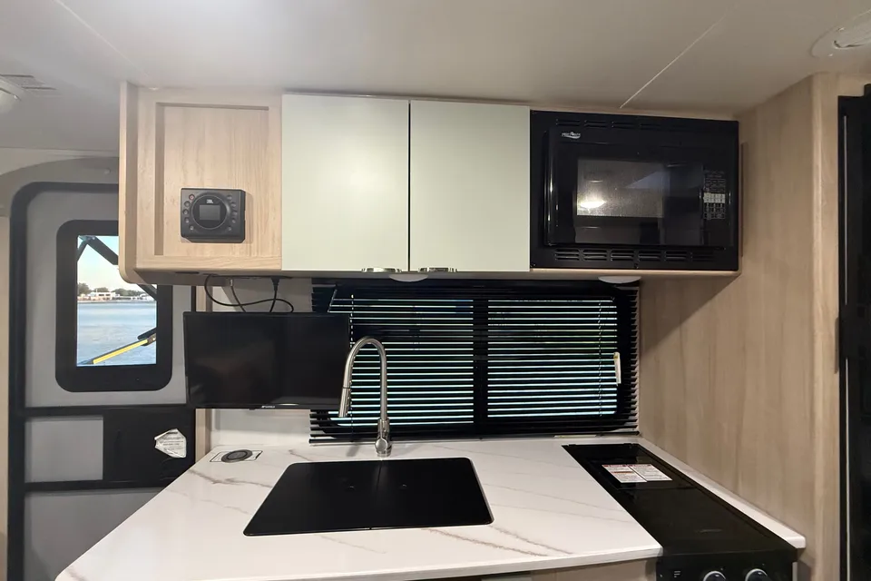 SonSet Rentals Winnebago Micro Minnie Travel Trailer