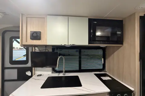 SonSet Rentals Winnebago Micro Minnie Travel Trailer