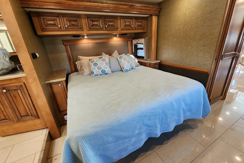 🏕️ Glampin’ in Style – Your Home on Wheels! | 2014 Thor Tuscany 40ft Diesel Class A