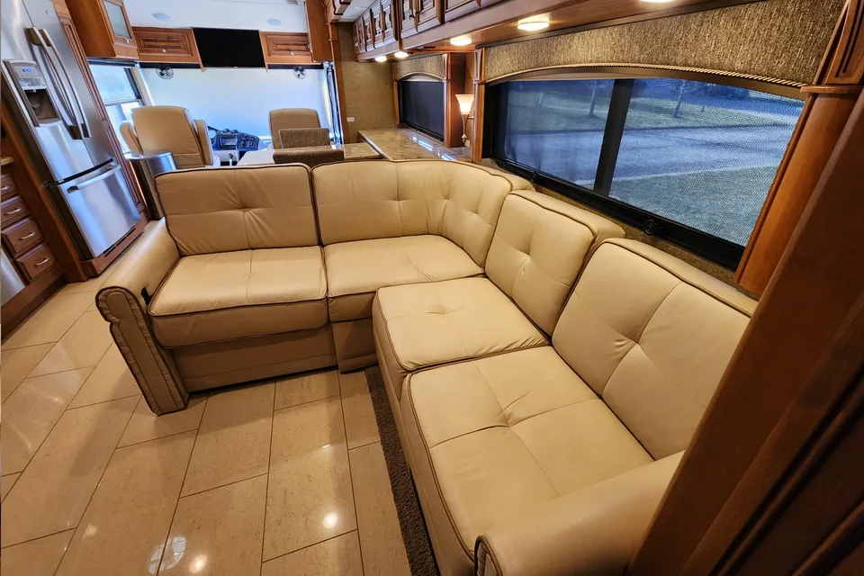 🏕️ Glampin’ in Style – Your Home on Wheels! | 2014 Thor Tuscany 40ft Diesel Class A